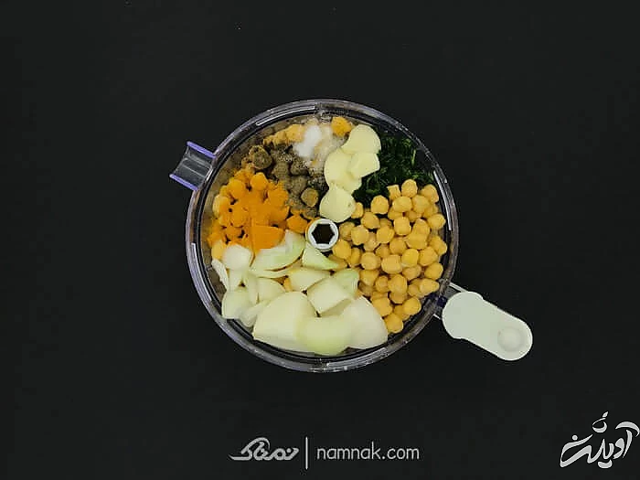 چرخ کردن نخود و مواد فلافل چرخ کردن نخود فلافل